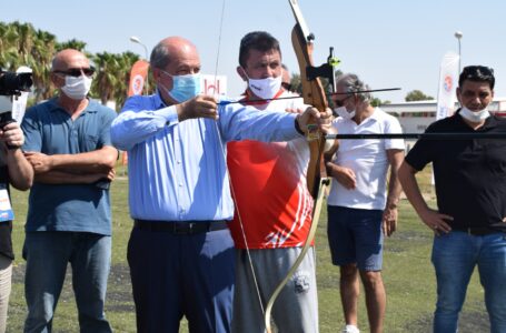 Okçular açık alanda yarıştı