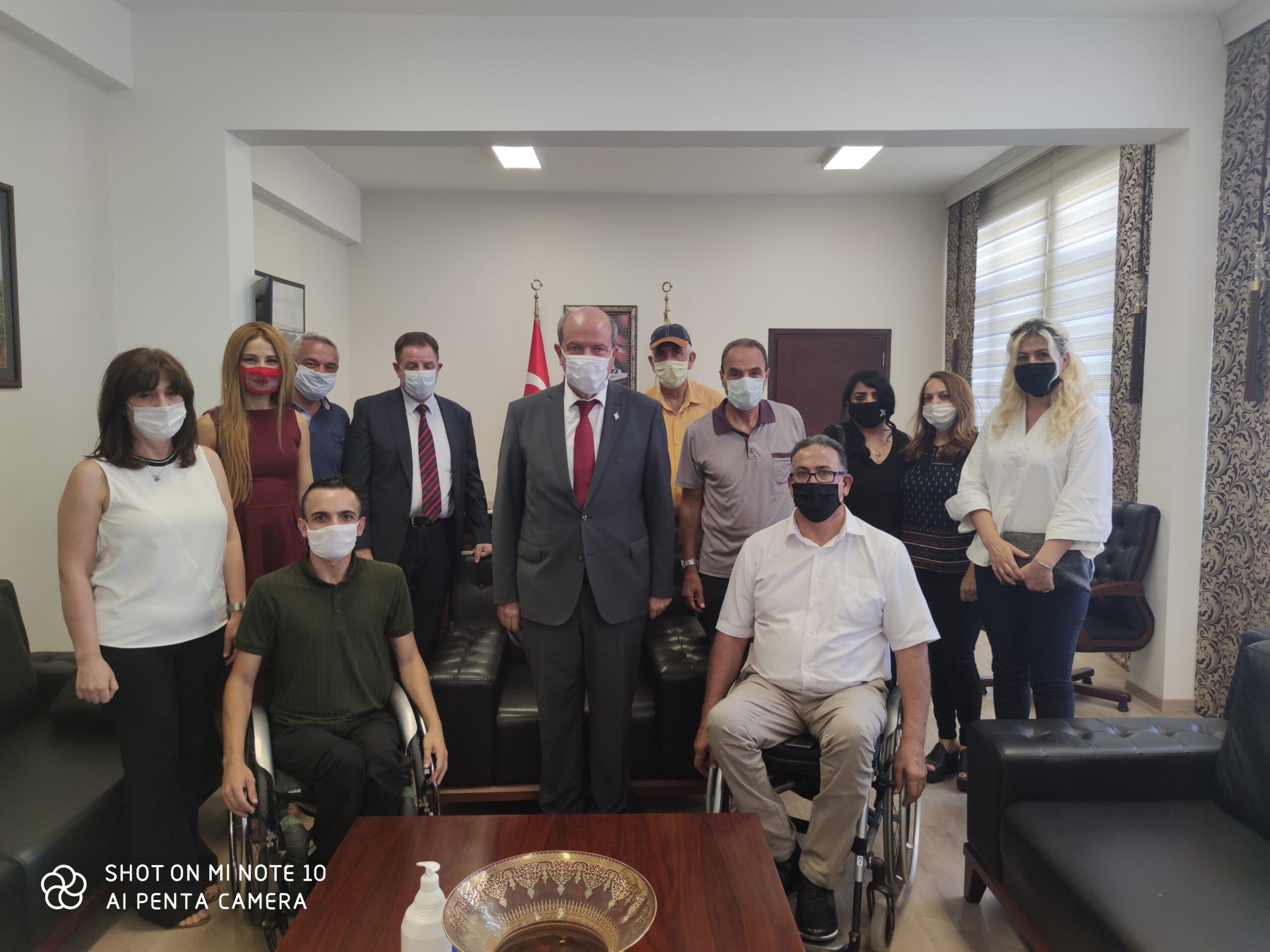 Başbakan Ersin Tatar, Günay Kibrit başkanlığındaki Kıbrıs Türk Ortopedik Özürlüler Derneği’nden bir heyeti kabul ederek görüştü.