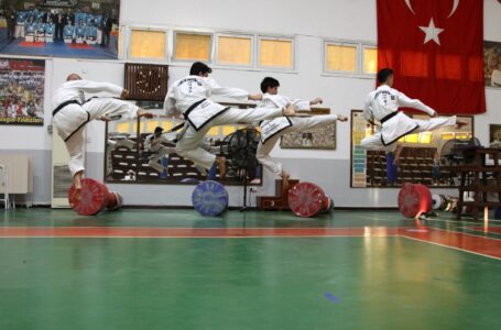 Taekwondo federasyonunun kurucularından Hüsrev Çağın anısına yapılan müsabakalar önceki akşam gerçekleştirildi