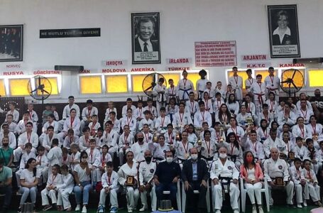 Cumhurbaşkanı Ersin Tatar, ilk spor müsabakası ödüllerini Bozatlı anısına düzenlenen organizasyonda verdi