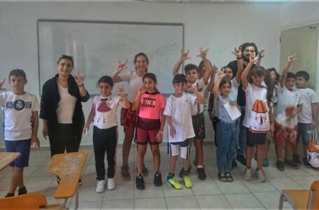 Özay Günsel Çocuk Üniversitesi Öğrencileri, Çevrimiçi Devam Eden Eğitim Programıyla İşaret Dili Öğreniyor…