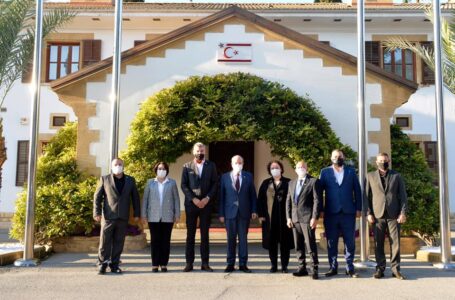 Cumhurbaşkanı Ersin Tatar, Karadeniz Kültür Derneği Başkanı Murat Civelek ve Yönetim Kurulu üyelerini kabul ederek görüştü.
