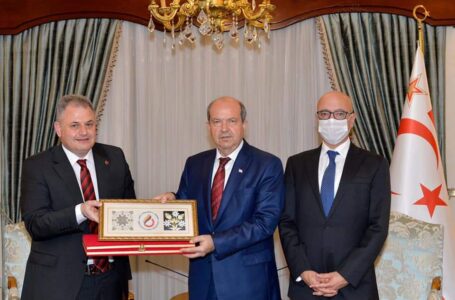 Uluslararası Kıbrıs Üniversitesi Rektörü Prof. Dr. Halil Nadiri ve Mütevelli Heyeti Başkanı Mete Boyacı, Cumhurbaşkanı Ersin Tatar’a nezaket ziyaretinde bulundu.