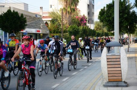 Yakın Doğu Üniversitesi Yurtlar Müdürlüğü’nün Öncülüğünde Düzenlenen Etkinlikte Bir Araya Gelen Bisiklet Tutkunu Öğrenciler, “Trafikte Biz De Varız” Sloganı ile Lefkoşa Sokaklarında Pedal Çevirdi.