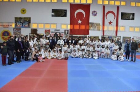 Cumhurbaşkanı Ersin Tatar, mücahit komutanlarından merhum Cahit Bozatlı anısına düzenlenen Taekwondo, Karate, Budo, Kırış müsabakalarını izledi.
