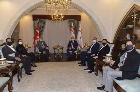 Cumhurbaşkanı Ersin Tatar, Kıbrıs Türk İnşaat Müteahhitleri Birliği Başkanı Cafer Gürcafer ve beraberindekileri kabul etti.