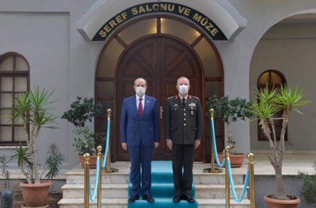 Cumhurbaşkanı Ersin Tatar, Kıbrıs Türk Barış Kuvvetleri Komutanı Tümgeneral Sezai Öztürk ve Güvenlik Kuvvetleri Komutanı Tümgeneral Zorlu Topaloğlu’nu makamlarında ziyaret etti.