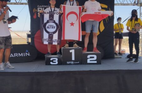 KUZEY KIBRIS’LI ATLETLERİMİZ KÜRSÜDE
