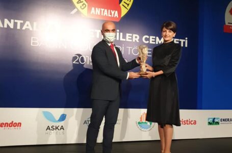 Antalya Başkonsolosu Cem Topçu 2019-2020 Yılı Gazetecileri Ödül Törenine” katıldı