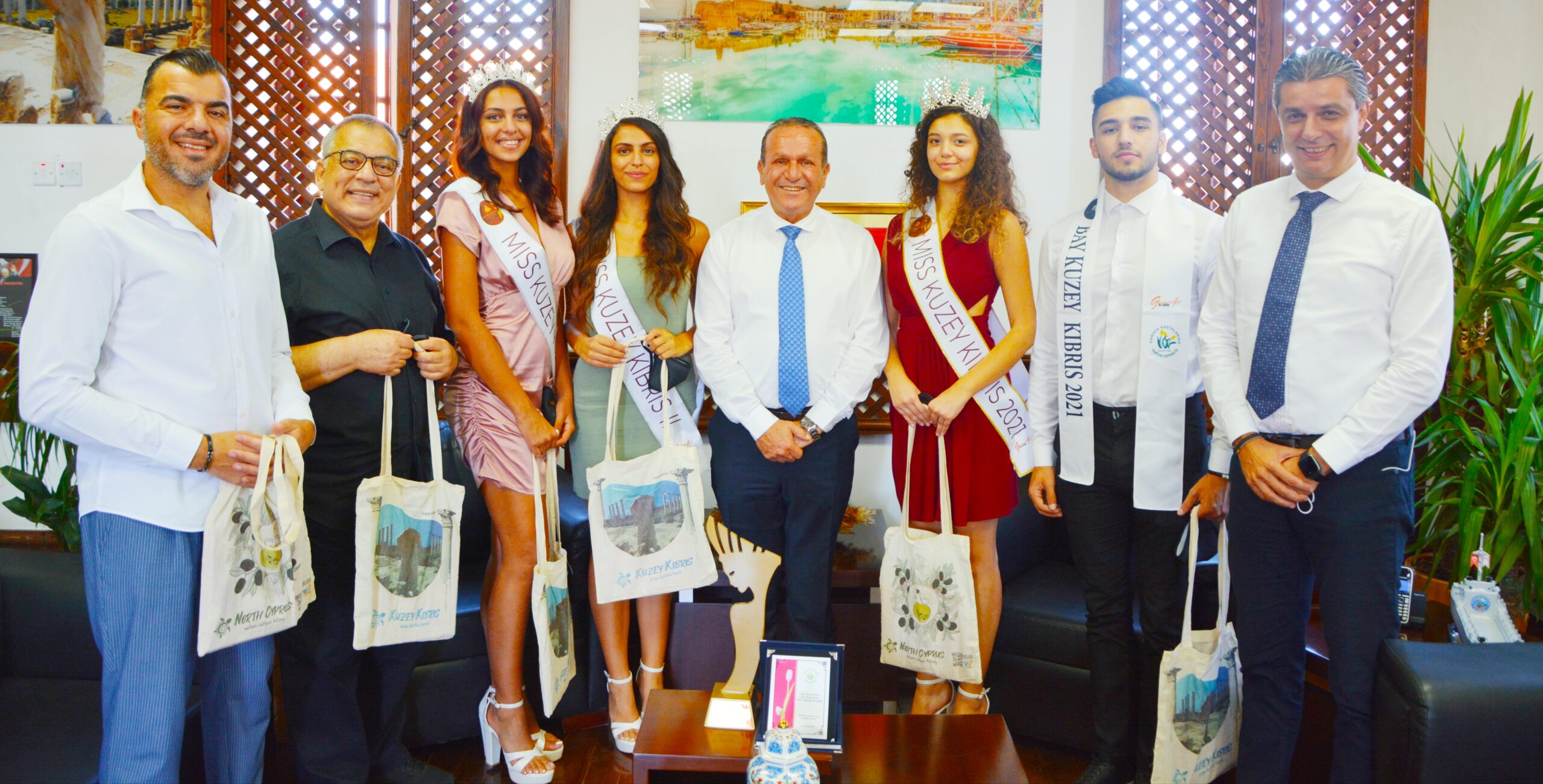 Ataoğlu, Miss ve mr yarışmasında dereceye giren gençleri kabul etti