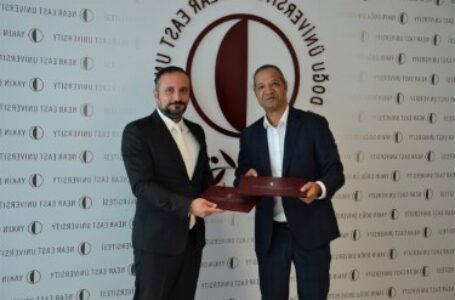 Yakın Doğu Üniversitesi’nden ülke sporuna büyük destek. Yakın Doğu Üniversitesi, RA25 Kapalı Spor Salonu’nun mimari projesini KKTC Hentbol Federasyonuna hediye etti