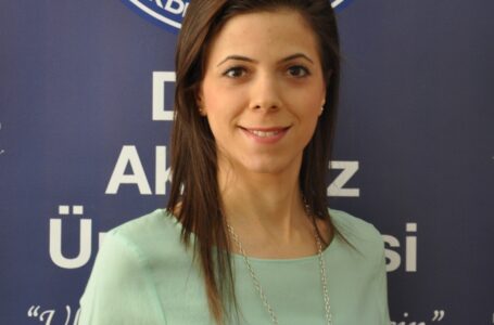 DAÜ SAĞLIK BİLİMLERİ FAKÜLTESİ ÖĞRETİM ÜYESİ MEME KANSERİ FARKINDALIK AYI İLE İLGİLİ AÇIKLAMALARDA BULUNDU