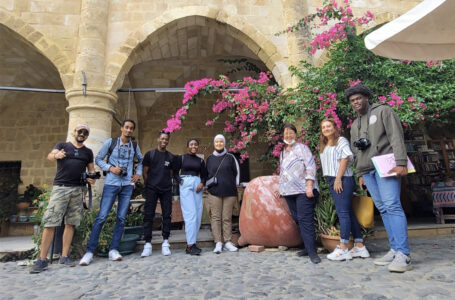 Yakın Doğu Üniversitesi İletişim Fakültesi Gazetecilik Bölümü öğrencileri Büyük Han’da belgesel fotoğrafçılığı atölyesi gerçekleştirdi