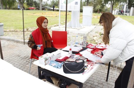 DAÜ HALKLA İLİŞKİLER VE REKLAMCILIK BÖLÜMÜ’NDEN DUYARLI DAVRANIŞ