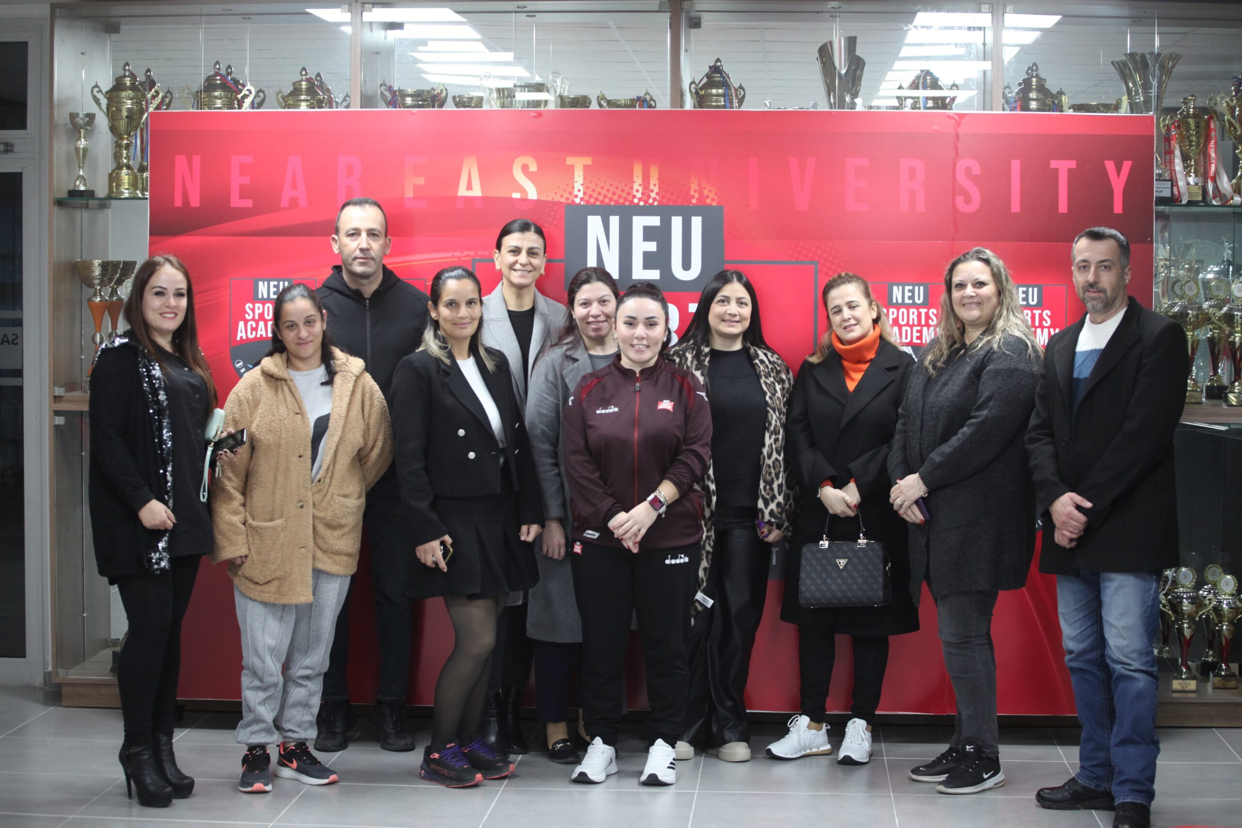 YDÜ Voleybol U14 Kız Takımı velilerine, seminer düzenlendi