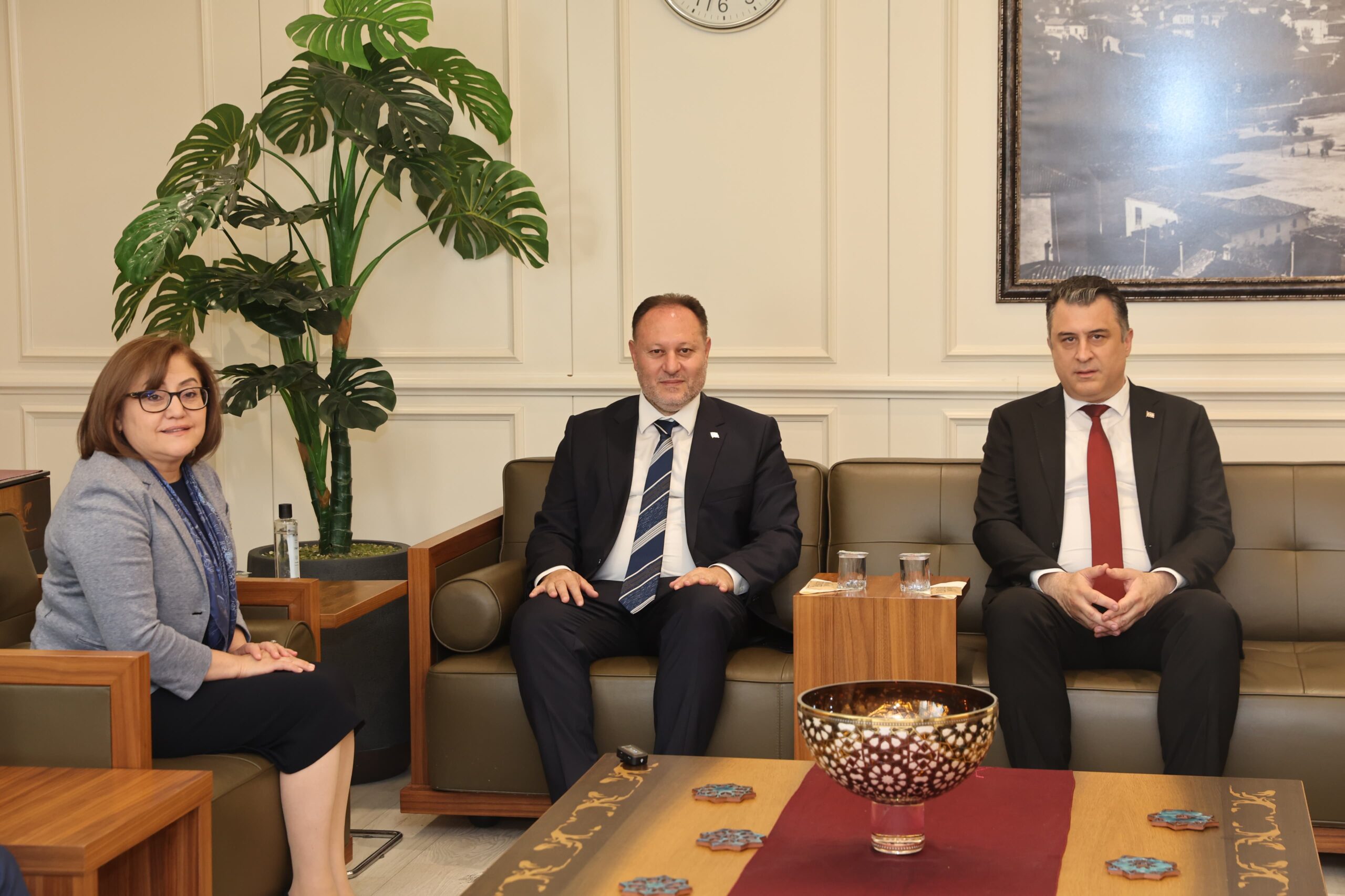 ÖZTÜRKLER, FATMA ŞAHİN’İ ZİYARET ETTİ