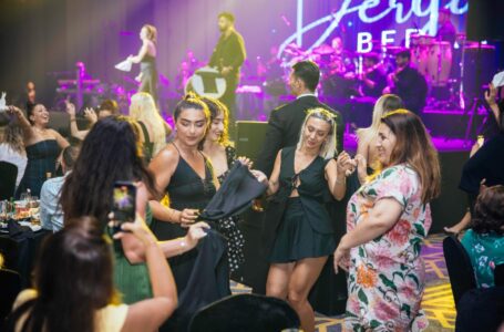 Derya Bedavacı Grand Sapphire Sahnesinde Duygulara Dokundu