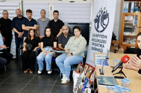 Cumhurbaşkanı Tufan Erhürman ve eşi Nilden Bektaş Erhürman, Şampiyon Melekleri Yaşatma Derneği’ni ziyaret ederek, ailelerle bir araya geldi.