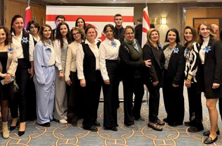 KKTC’NİN KURULUŞUNUN 42. YIL DÖNÜMÜ  RESEPSİYONUNDA MAVİ FIRÇA SANAT EVİ KARMA RESİM SERGİSİ  ANKARA’DA SANATSEVERLERLE BULUŞTU