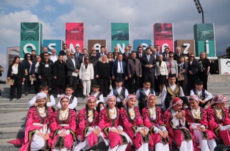 MEHMETÇİK BÜYÜKKONUK BELEDİYESİ HALK DANSLARI EKİBİ, BURSA OSMANGAZİ’NİN FETHİNİN 700. YIL ŞENLİKLERİNDE GURUR KAYNAĞI OLDU