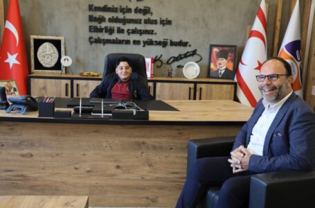 İskele’de 23 Nisan coşkusu sürüyor Başkan Sadıkoğlu, 23 Nisan’ın 106. yılında makamını çocuklara devretti