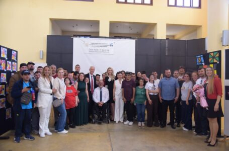 “İLHAM VEREN ELLER” SERGİSİ AÇILDI: ÖZEL GEREKSİNİMLİ GENÇLERİN ESERLERİ BÜYÜK BEĞENİ TOPLADI
