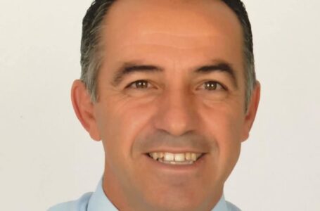 EMEKLİ MÜDÜR BU BAYRAMDA ÇOCUKLARI SEVİNDİRDİ