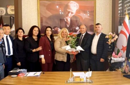 KKTC ADANALILAR KÜLTÜR DAYANIŞMA VE AKTİVİTE DERNEĞİ’NDEN BAŞKANIMIZ DR. FATMA ÇİMEN TUĞLU’YA ZİYARET