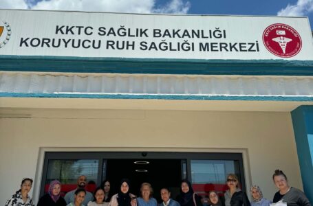 KKTC Sağlık Bakanlığı Barış Ruh ve Sinir Hastalıkları Hastanesi’ne bağlı Koruyucu Ruh Sağlığı Merkezi tarafından düzenlenen “Kırık Parçalardan Güce: Kintsugi Sanatıyla İçsel Onarım” grup terapisi, yoğun katılım ve anlamlı paylaşımlarla tamamlandı.