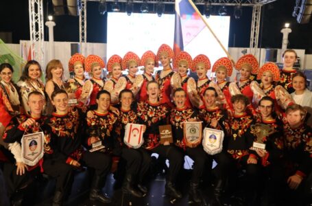 ALTI ÜLKE, TEK SAHNE, UNUTULMAZ BİR FİNAL İSKELE BELEDİYESİ 29. ULUSLARARASI HALK DANSLARI FESTİVALİ GALA GECESİ İLE SONA ERDİ BİRÇOK ALANDA ÖDÜLÜN VERİLDİĞİ FESTİVALDE RUSYA GALA GECESİNE DAMGA VURDU