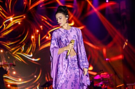 SILA, GRAND SAPPHIRE’DE ALKIŞLARLA YANKILANAN BİR GECE YAŞATTI