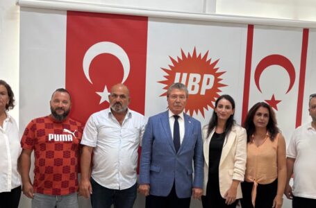 ÜSTEL, YENİ ÜYELERE ROZETLERİNİ TAKTI