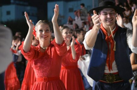 Kızılbaş Parkı’da 16. Lefkoşa Halk Dansları Festivali başladı