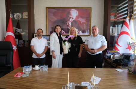 Mehmetçik Ortaokulu yönetiminden Belediye Başkanımız Dr. Fatma Çimen Tuğlu’na ziyaret.